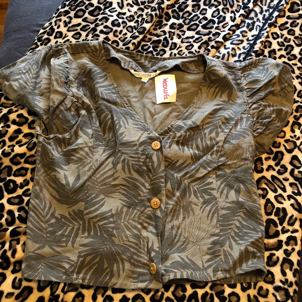 Linen olive cropped shirt